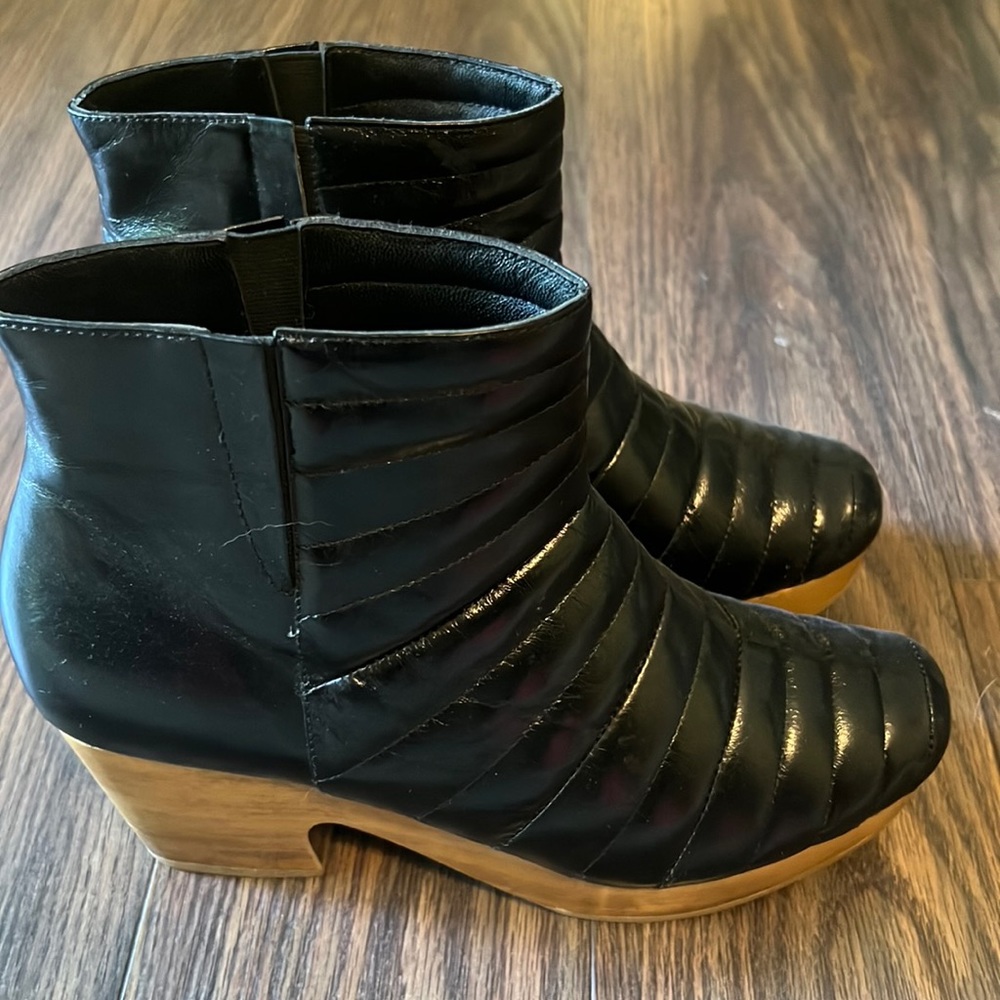 Beklina Ribbed Boot Clog in Black. Size 7.5
